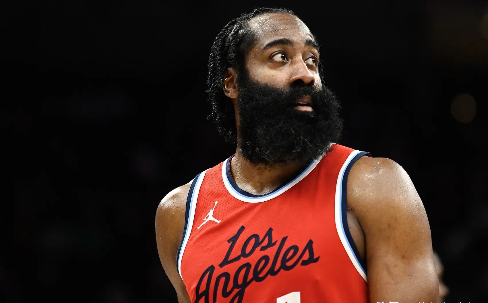 重返赛场引发热议！，哈登在快船比赛中险胜上演精彩一战(哈登vs快船集锦)开云体育平台