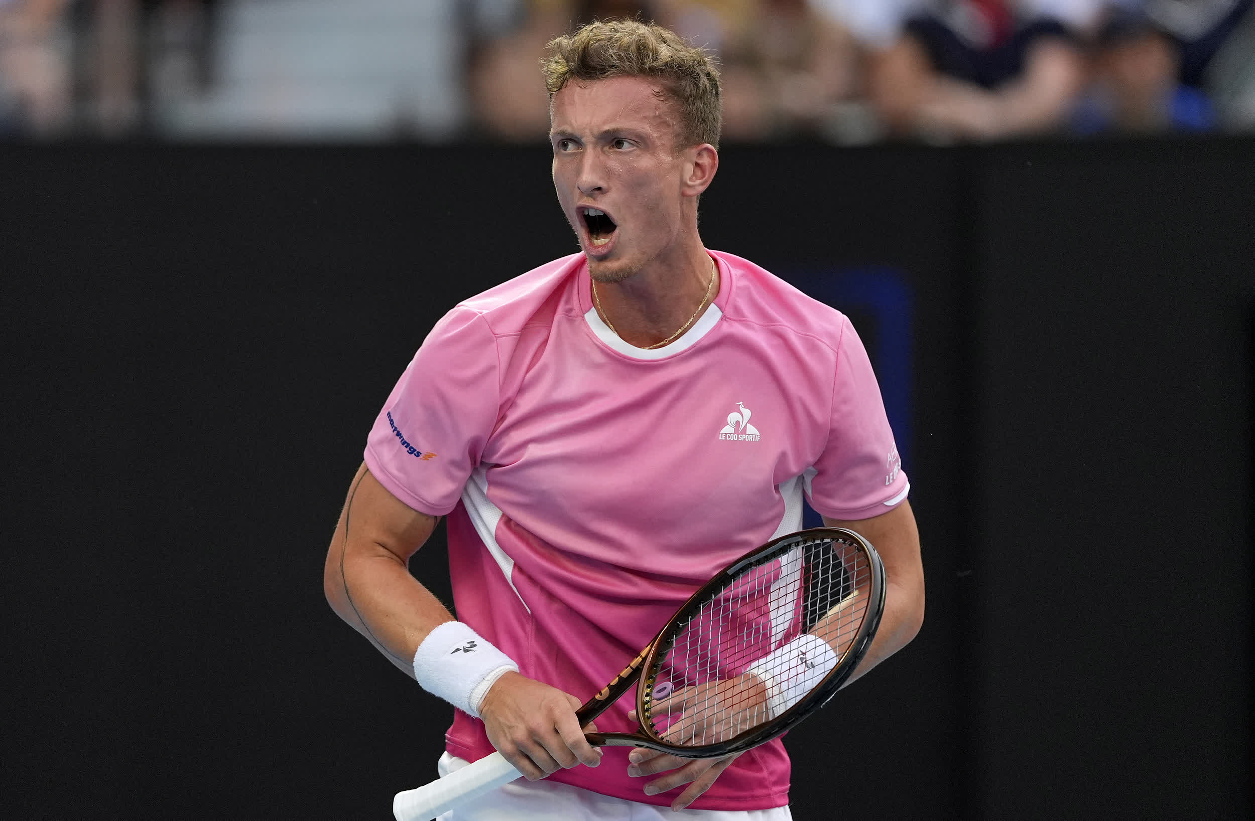  德约科维奇关键节点出色防守，老鹰带队取胜！开云官方平台